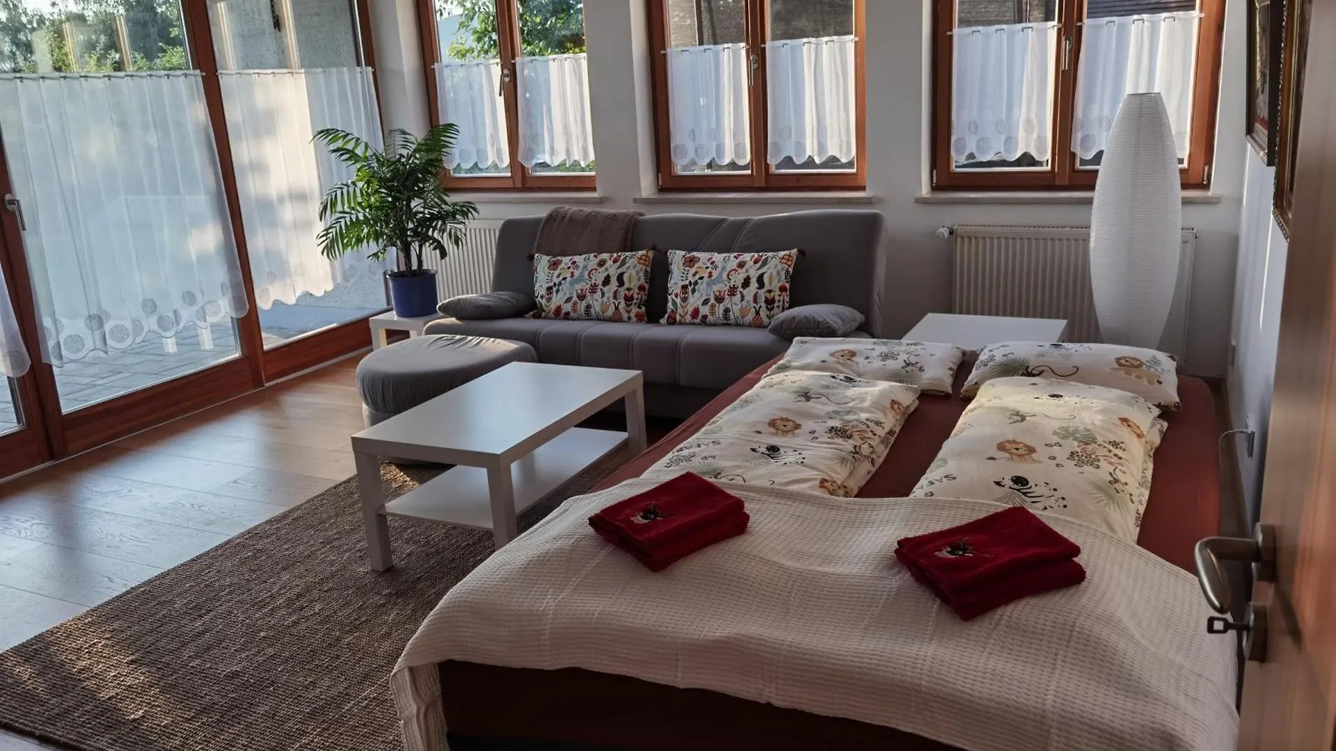 Ferienwohnung Im Himmelreich, 83 Qm, Ruhig Gelegen, Optimal Fuer Familien, Kueche, Waschmaschine Und Trockner Deggendorf Apartment